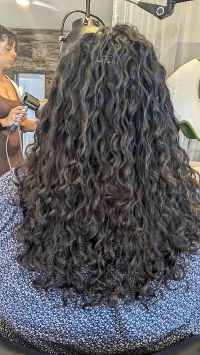 Curls On Top - Head Spa