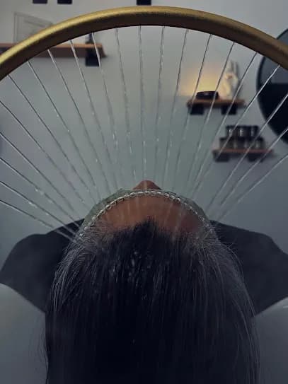 B Fazūr Salon & Head Spa - Head Spa