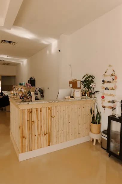 Emerald + Onyx Luxury Salon - Head Spa