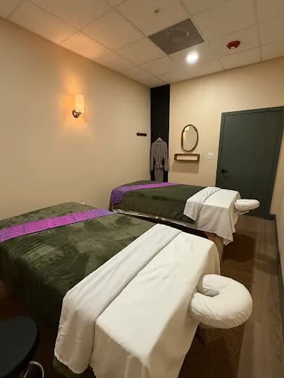 La Moon Massage and Facial Spa - Head Spa